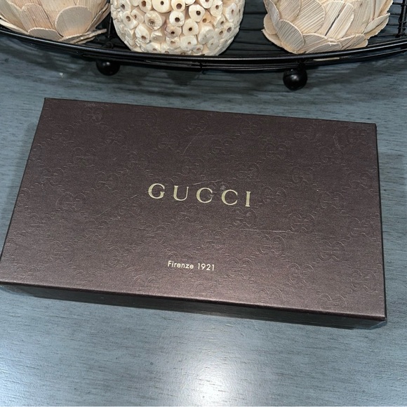 Gucci Red Wallet with Gold Heart Detail - Picture 11 of 11